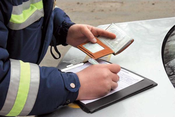 2000 рублей штрафа заплатит автохам на внедорожнике, проехавший по «Аллее Героев» в Ставрополе. Видео